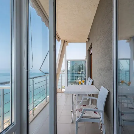Spectacular Bechfront Seaview *